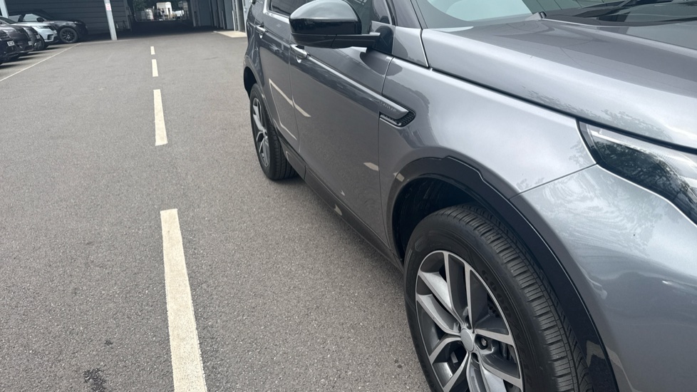 Land Rover Discovery Sport 2.0 D200 Dynamic SE 5dr Auto [5 Seat] Diesel Station Wagon - Image 48