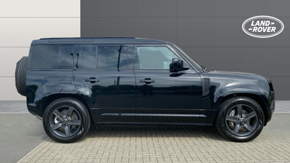 Land Rover Defender 3.0 D350 X-Dynamic SE 110 5dr Auto Diesel Estate - Image 5