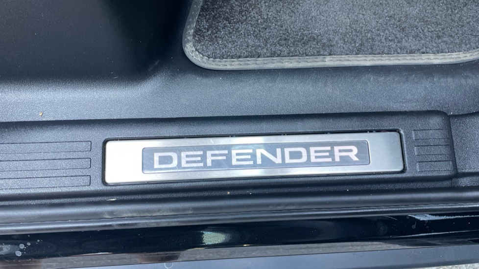 Land Rover Defender 3.0 D350 X-Dynamic SE 110 5dr Auto Diesel Estate - Image 23