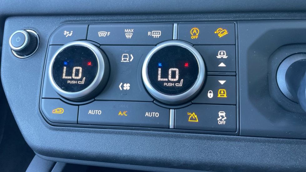 Land Rover Defender 3.0 D350 X-Dynamic SE 110 5dr Auto Diesel Estate - Image 29