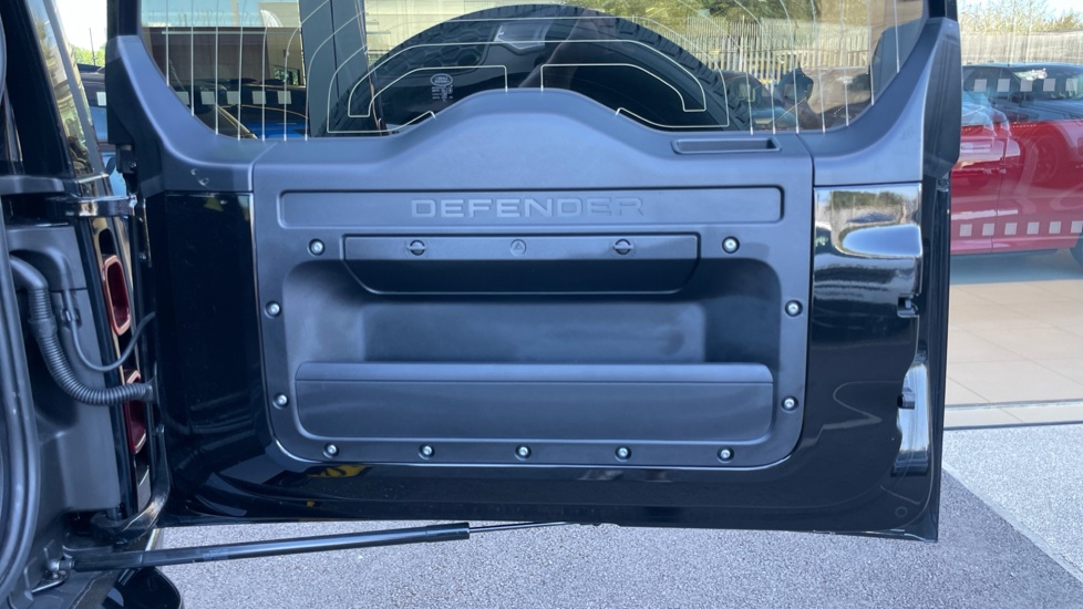 Land Rover Defender 3.0 D350 X-Dynamic SE 110 5dr Auto Diesel Estate - Image 39