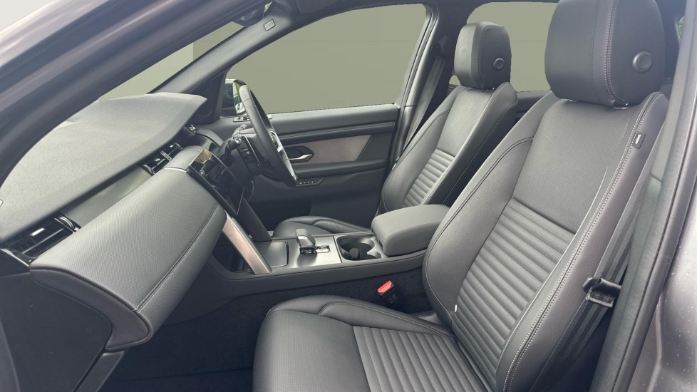 Land Rover Discovery Sport 2.0 D200 Dynamic SE 5dr Auto [5 Seat] Diesel Station Wagon - Image 3
