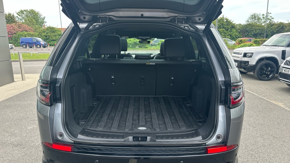 Land Rover Discovery Sport 2.0 D200 Dynamic SE 5dr Auto [5 Seat] Diesel Station Wagon - Image 10