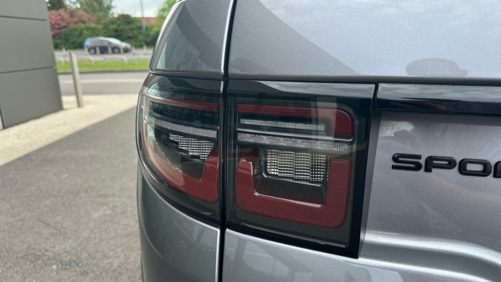 Land Rover Discovery Sport 2.0 D200 Dynamic SE 5dr Auto [5 Seat] Diesel Station Wagon - Image 19