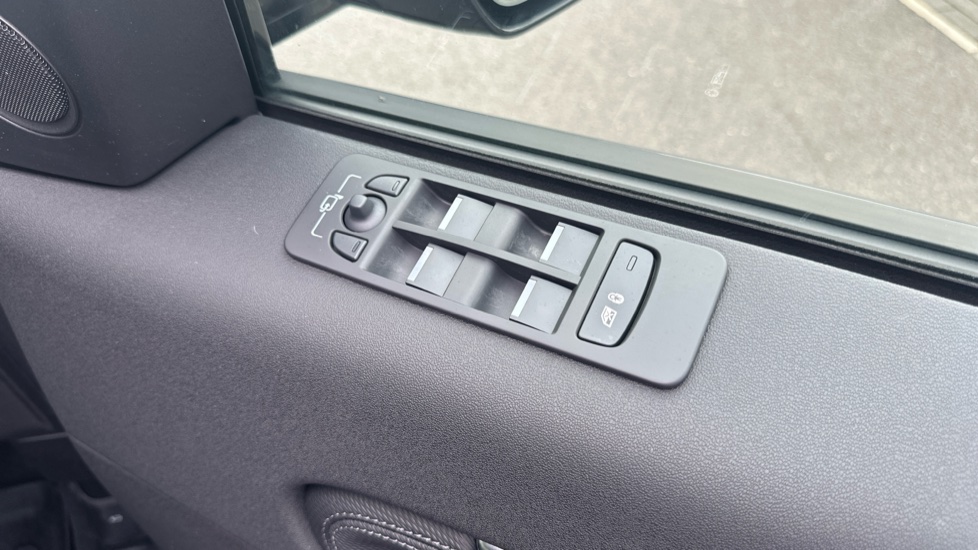 Land Rover Discovery Sport 2.0 D200 Dynamic SE 5dr Auto [5 Seat] Diesel Station Wagon - Image 28