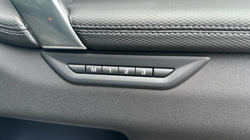 Land Rover Discovery Sport 2.0 D200 Dynamic SE 5dr Auto [5 Seat] Diesel Station Wagon - Image 29