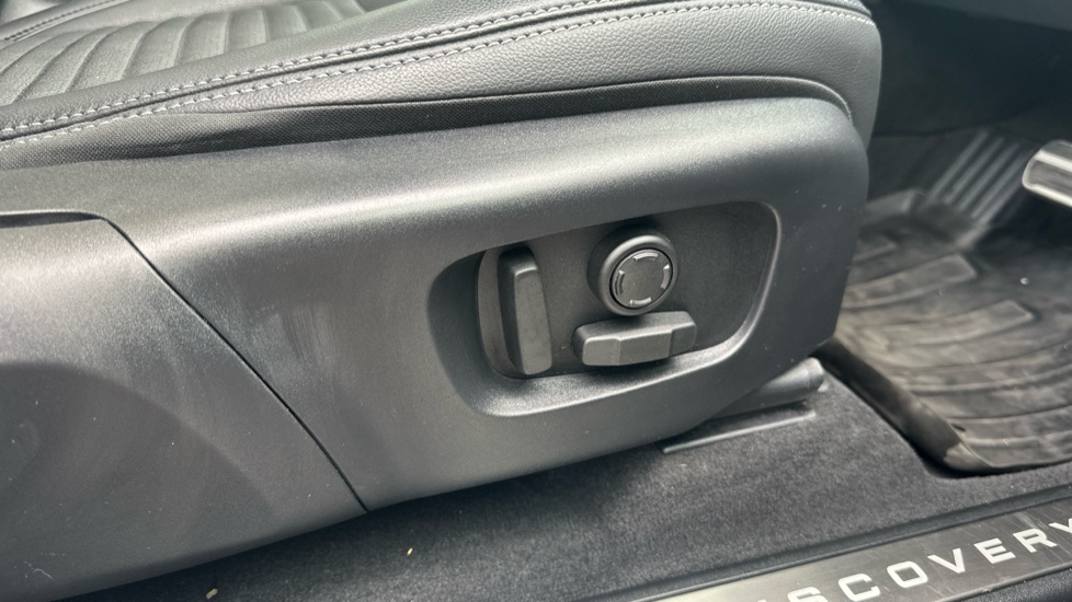 Land Rover Discovery Sport 2.0 D200 Dynamic SE 5dr Auto [5 Seat] Diesel Station Wagon - Image 31