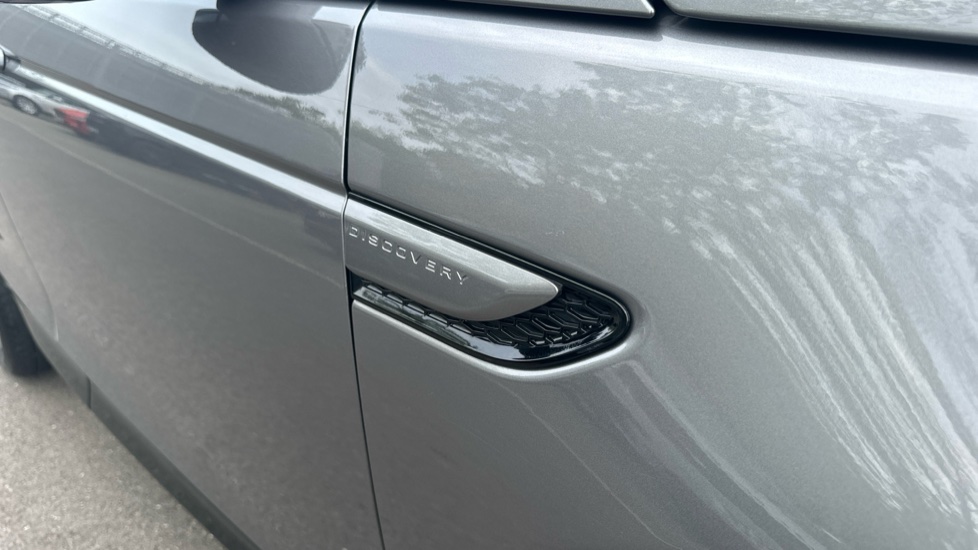 Land Rover Discovery Sport 2.0 D200 Dynamic SE 5dr Auto [5 Seat] Diesel Station Wagon - Image 33