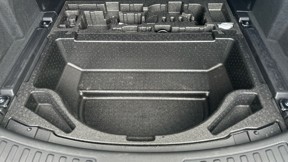 Land Rover Discovery Sport 2.0 D200 Dynamic SE 5dr Auto [5 Seat] Diesel Station Wagon - Image 36