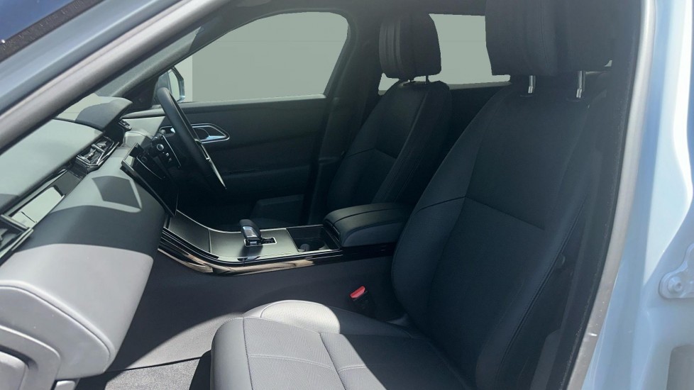 Land Rover Range Rover Velar 2.0 D200 MHEV Dynamic HSE 5dr Auto Diesel Estate - Image 3
