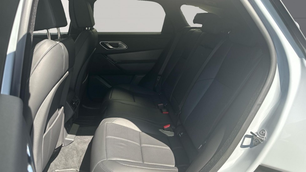 Land Rover Range Rover Velar 2.0 D200 MHEV Dynamic HSE 5dr Auto Diesel Estate - Image 4