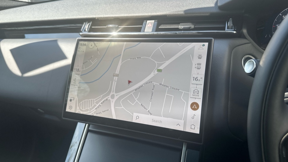 Land Rover Range Rover Velar 2.0 D200 MHEV Dynamic HSE 5dr Auto Diesel Estate - Image 11