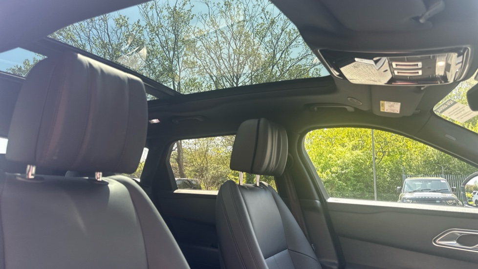 Land Rover Range Rover Velar 2.0 D200 MHEV Dynamic HSE 5dr Auto Diesel Estate - Image 30