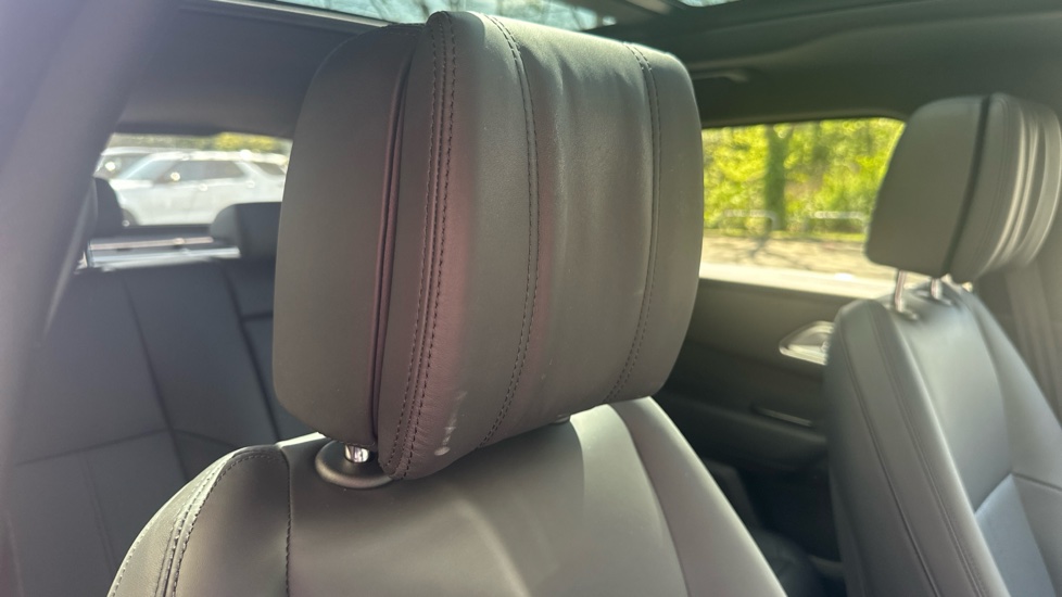 Land Rover Range Rover Velar 2.0 D200 MHEV Dynamic HSE 5dr Auto Diesel Estate - Image 31