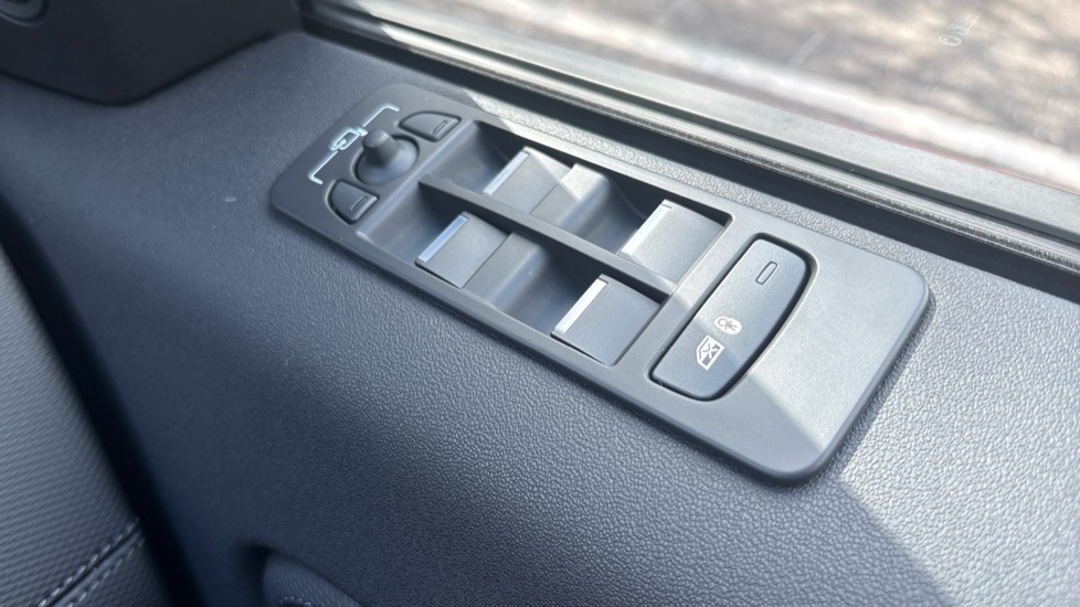 Land Rover Discovery Sport 2.0 D200 Landmark 5dr Auto [5 Seat] Diesel Station Wagon - Image 33