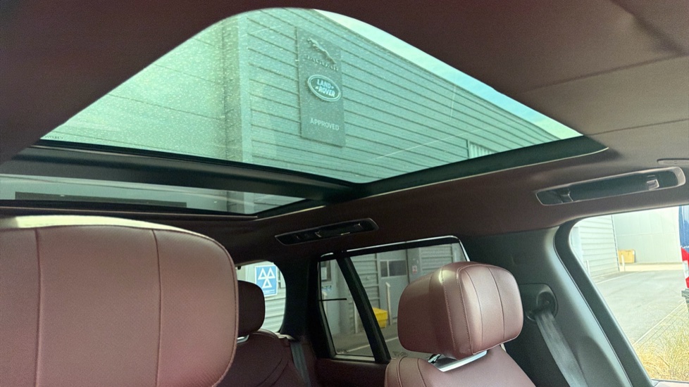 Land Rover Range Rover 4.4 P530 V8 Autobiography 4dr Auto Petrol Estate - Image 20