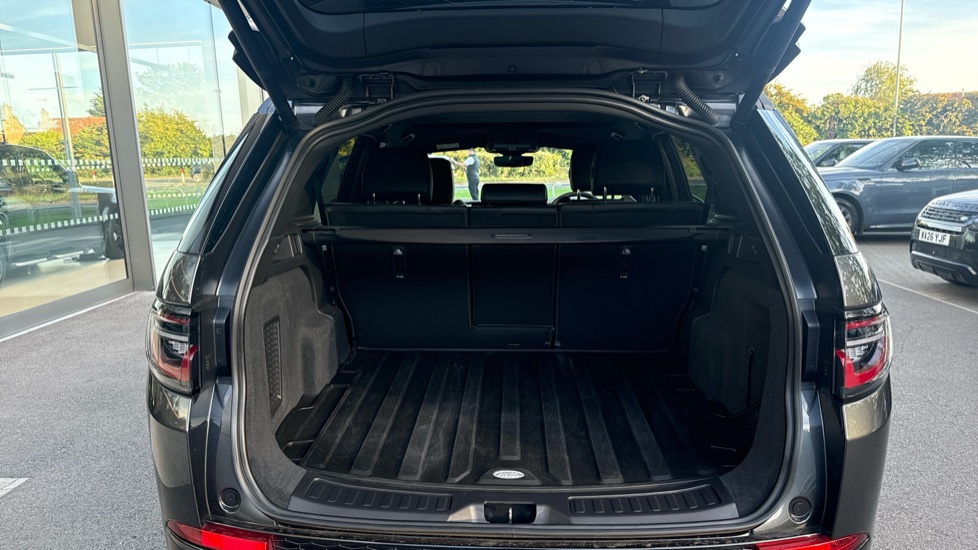 Land Rover Discovery Sport 2.0 D200 Metropolitan 5dr Auto [5 Seat] Diesel Station Wagon - Image 10
