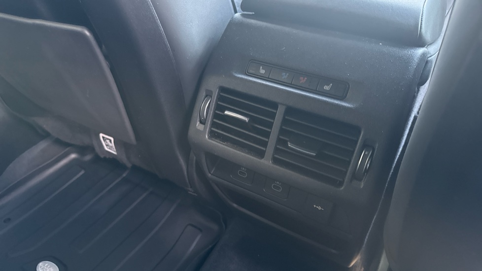Land Rover Discovery Sport 2.0 D200 Metropolitan 5dr Auto [5 Seat] Diesel Station Wagon - Image 18