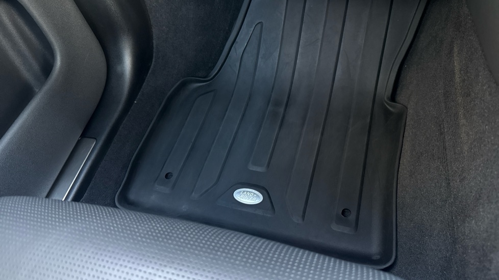 Land Rover Discovery Sport 2.0 D200 Metropolitan 5dr Auto [5 Seat] Diesel Station Wagon - Image 31