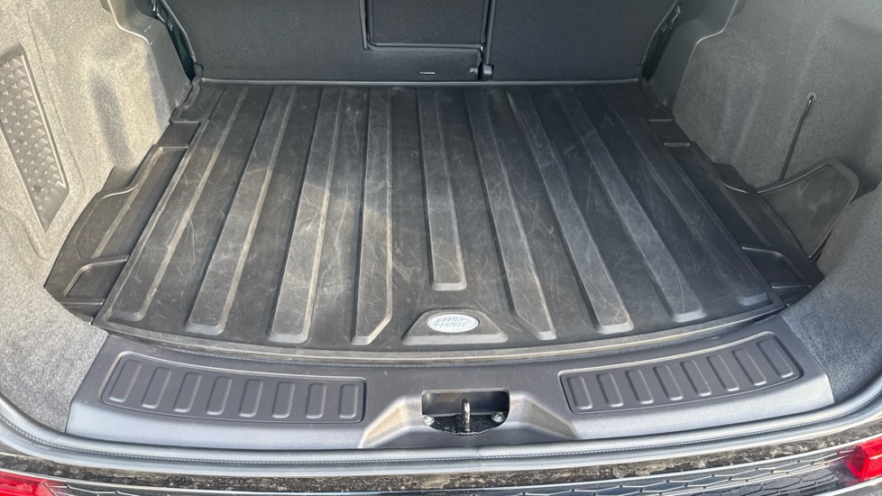 Land Rover Discovery Sport 2.0 D200 Metropolitan 5dr Auto [5 Seat] Diesel Station Wagon - Image 34