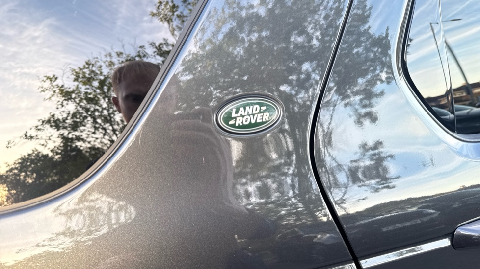 Land Rover Discovery Sport 2.0 D200 Metropolitan 5dr Auto [5 Seat] Diesel Station Wagon - Image 39