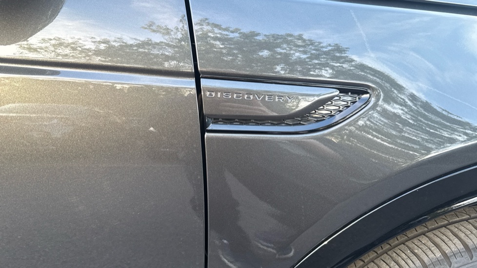Land Rover Discovery Sport 2.0 D200 Metropolitan 5dr Auto [5 Seat] Diesel Station Wagon - Image 41