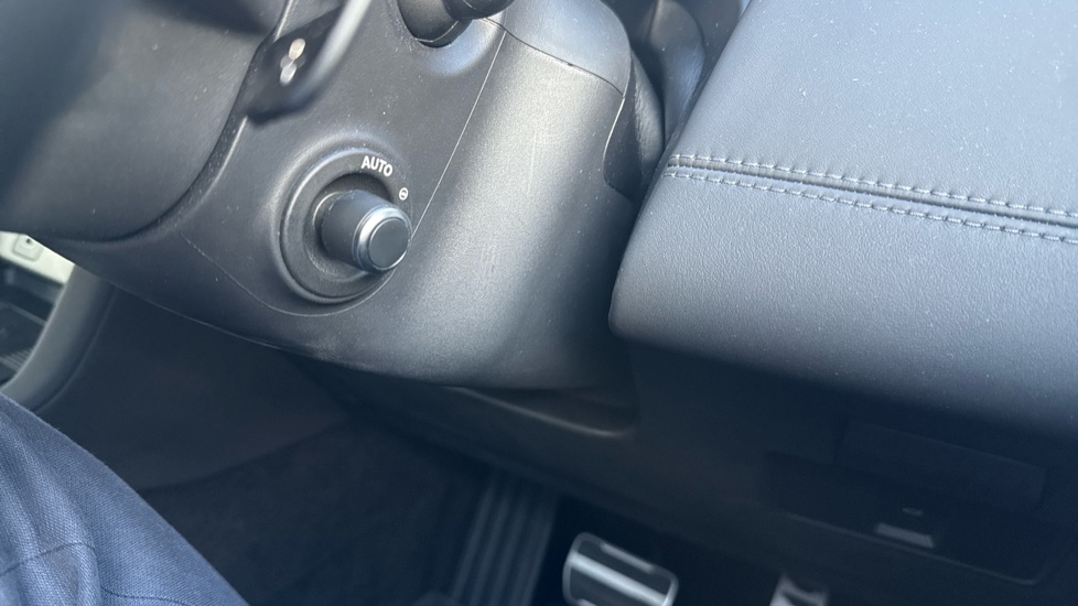 Land Rover Discovery Sport 2.0 D200 Metropolitan 5dr Auto [5 Seat] Diesel Station Wagon - Image 43