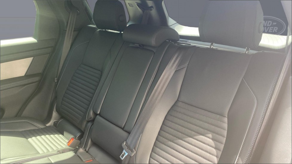 Land Rover Discovery Sport 2.0 D200 Dynamic SE 5dr Auto [7 Seat] Diesel Station Wagon - Image 4