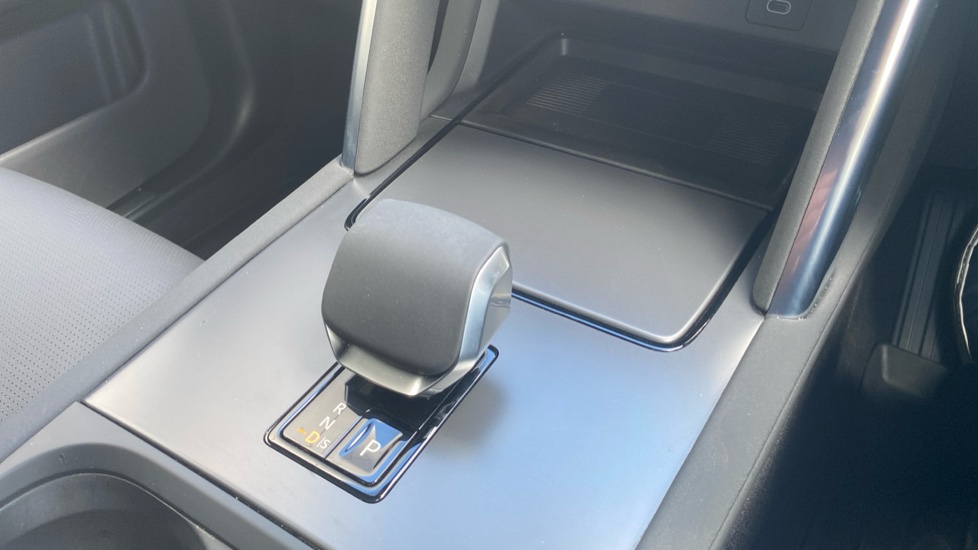 Land Rover Discovery Sport 2.0 D200 Dynamic SE 5dr Auto [7 Seat] Diesel Station Wagon - Image 13