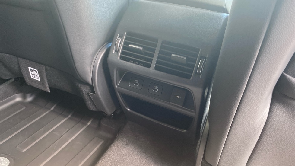 Land Rover Discovery Sport 2.0 D200 Dynamic SE 5dr Auto [7 Seat] Diesel Station Wagon - Image 18