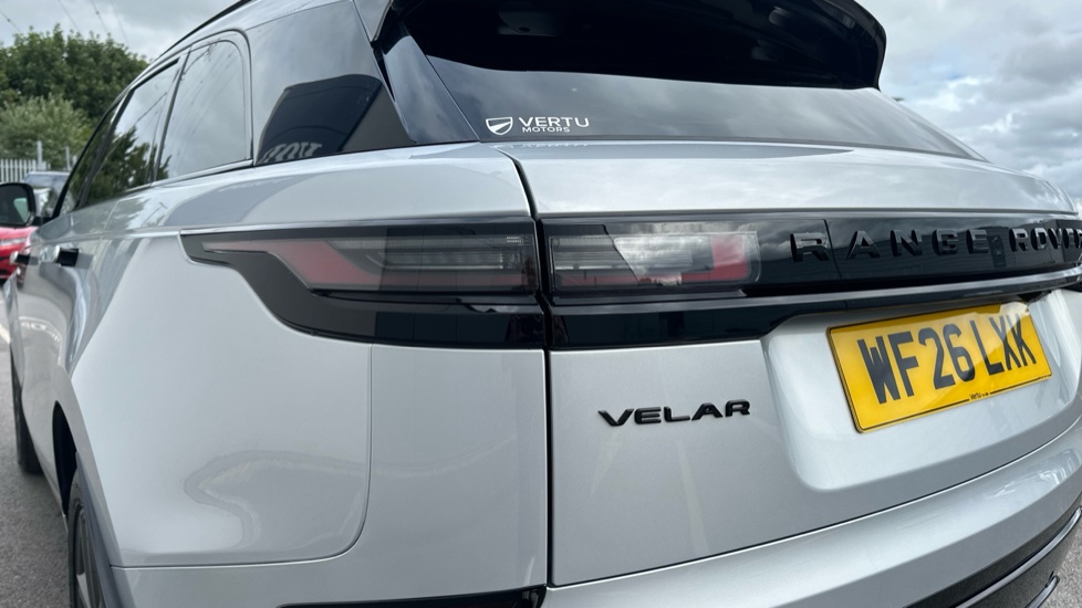 Land Rover Range Rover Velar 3.0 D300 MHEV Dynamic SE 5dr Auto Diesel Estate - Image 19