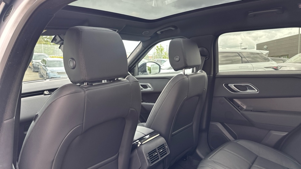 Land Rover Range Rover Velar 3.0 D300 MHEV Dynamic SE 5dr Auto Diesel Estate - Image 23