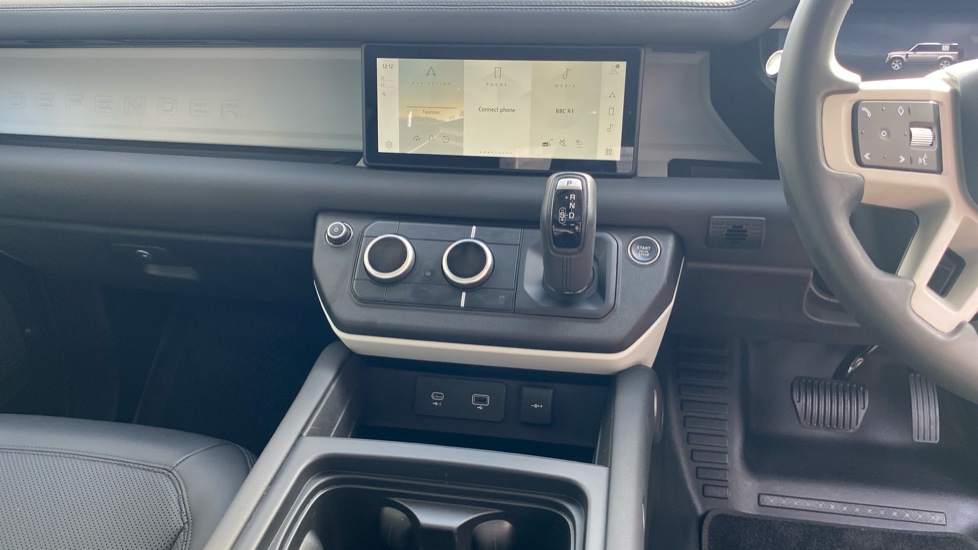 Land Rover Defender 3.0 D250 SE 110 5dr Auto Diesel Estate - Image 14