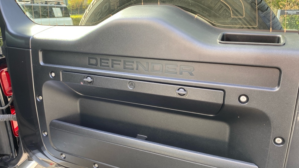 Land Rover Defender 3.0 D250 SE 110 5dr Auto Diesel Estate - Image 49
