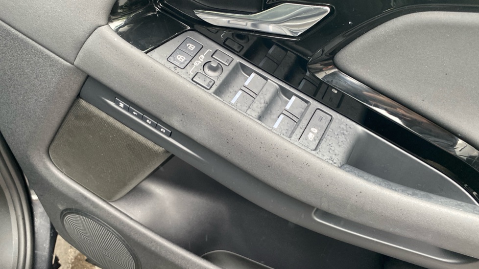Land Rover Range Rover Evoque 2.0 D200 Dynamic SE 5dr Auto Diesel Hatchback - Image 38