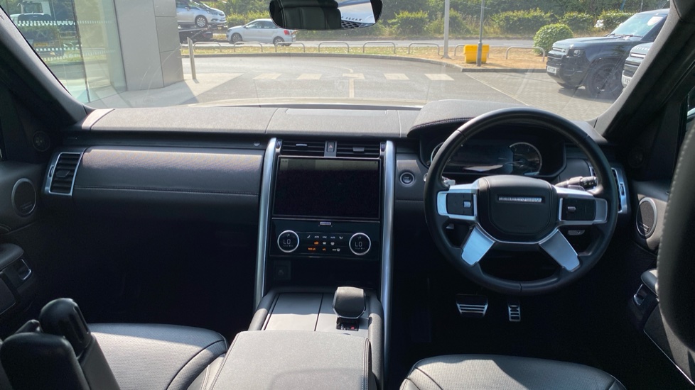 Land Rover Discovery 3.0 D300 Metropolitan Edition 5dr Auto Diesel Station Wagon - Image 9