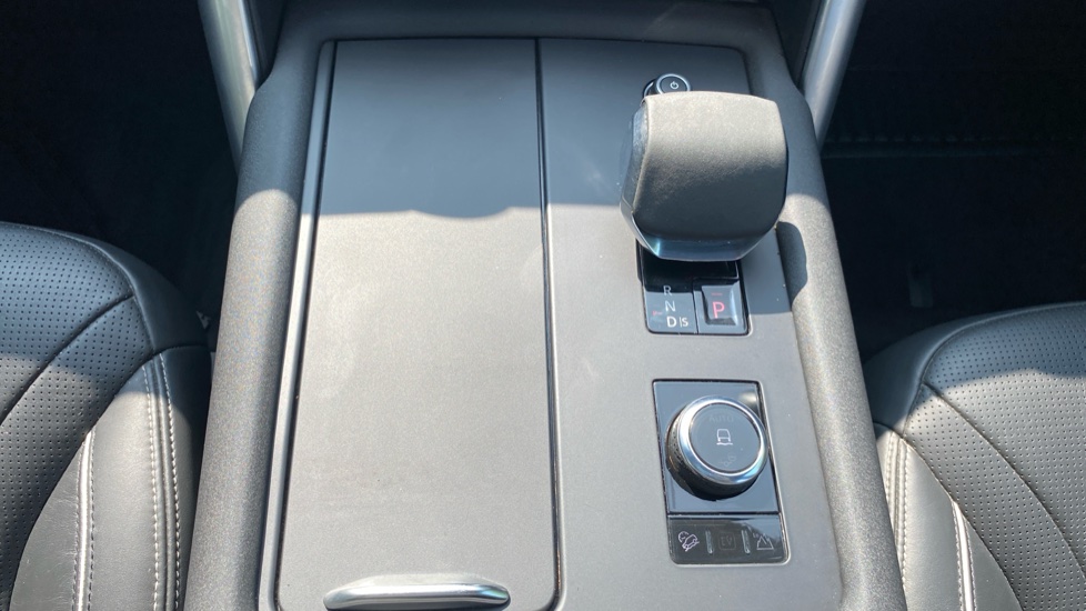 Land Rover Discovery 3.0 D300 Metropolitan Edition 5dr Auto Diesel Station Wagon - Image 13