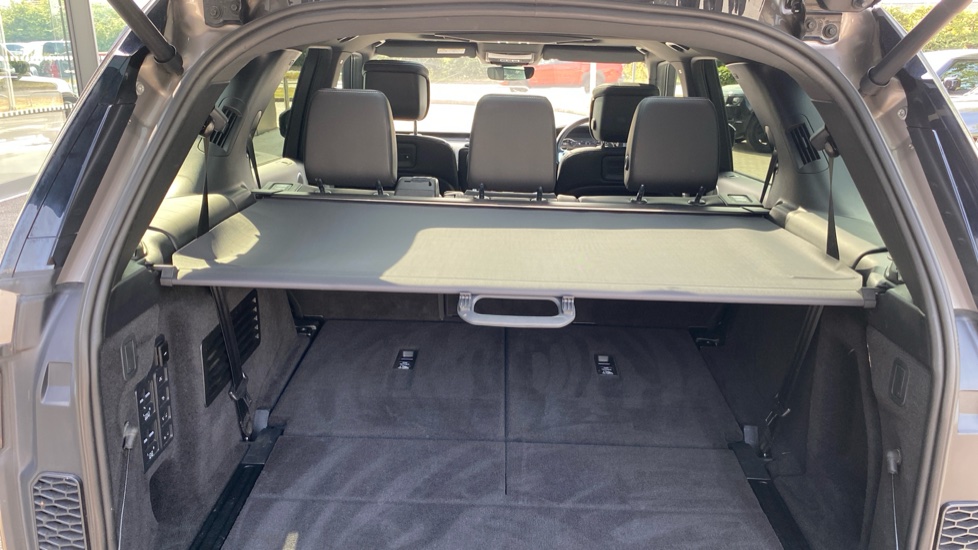 Land Rover Discovery 3.0 D300 Metropolitan Edition 5dr Auto Diesel Station Wagon - Image 21