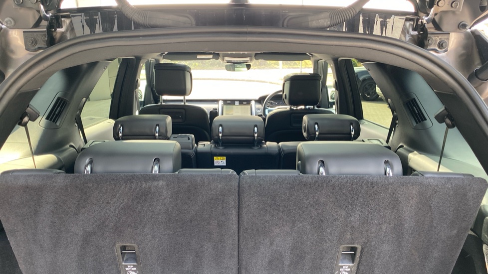 Land Rover Discovery 3.0 D300 Metropolitan Edition 5dr Auto Diesel Station Wagon - Image 26