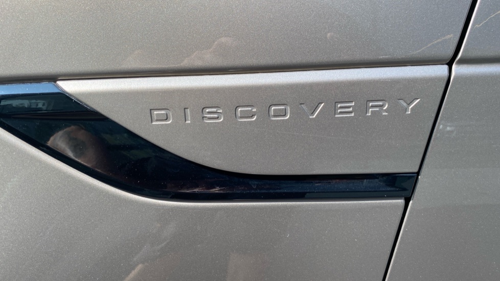 Land Rover Discovery 3.0 D300 Metropolitan Edition 5dr Auto Diesel Station Wagon - Image 52