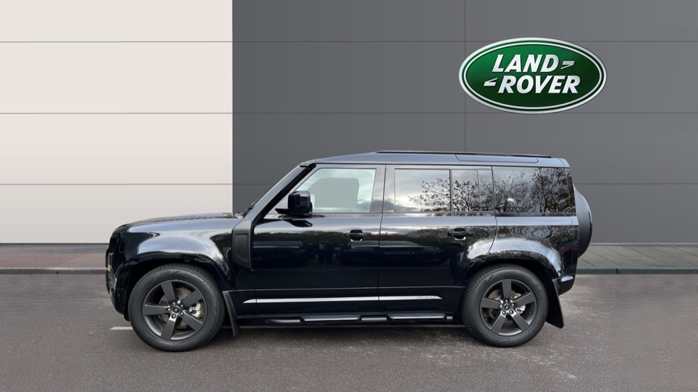 Land Rover Defender 3.0 D250 X-Dynamic S 110 5dr Auto Diesel Estate - Image 5
