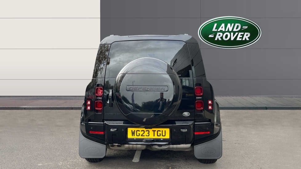 Land Rover Defender 3.0 D250 X-Dynamic S 110 5dr Auto Diesel Estate - Image 6