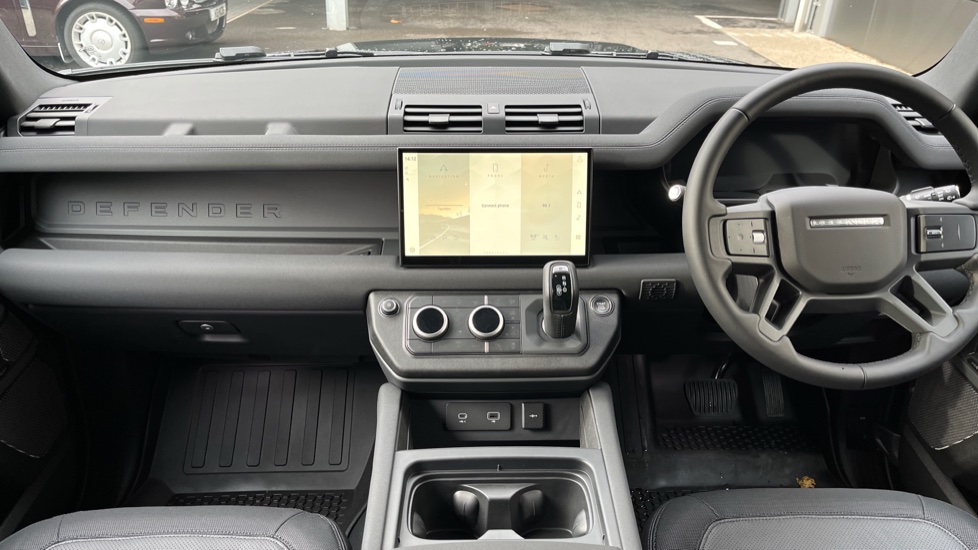 Land Rover Defender 3.0 D250 X-Dynamic S 110 5dr Auto Diesel Estate - Image 9