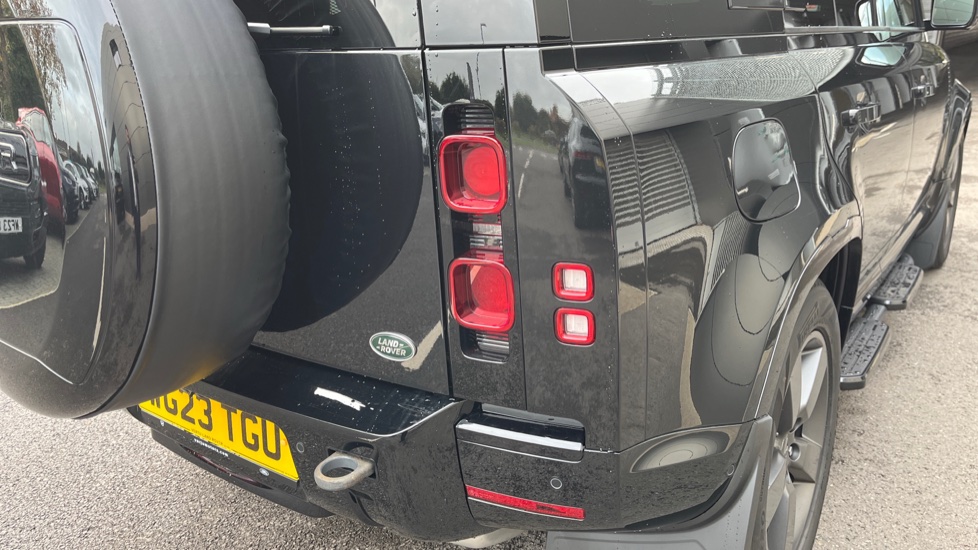 Land Rover Defender 3.0 D250 X-Dynamic S 110 5dr Auto Diesel Estate - Image 13