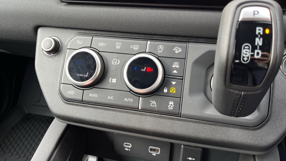 Land Rover Defender 3.0 D250 X-Dynamic S 110 5dr Auto Diesel Estate - Image 28