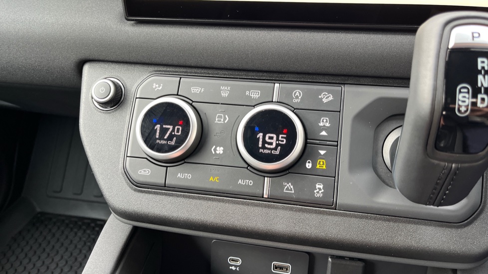 Land Rover Defender 3.0 D250 X-Dynamic S 110 5dr Auto Diesel Estate - Image 29