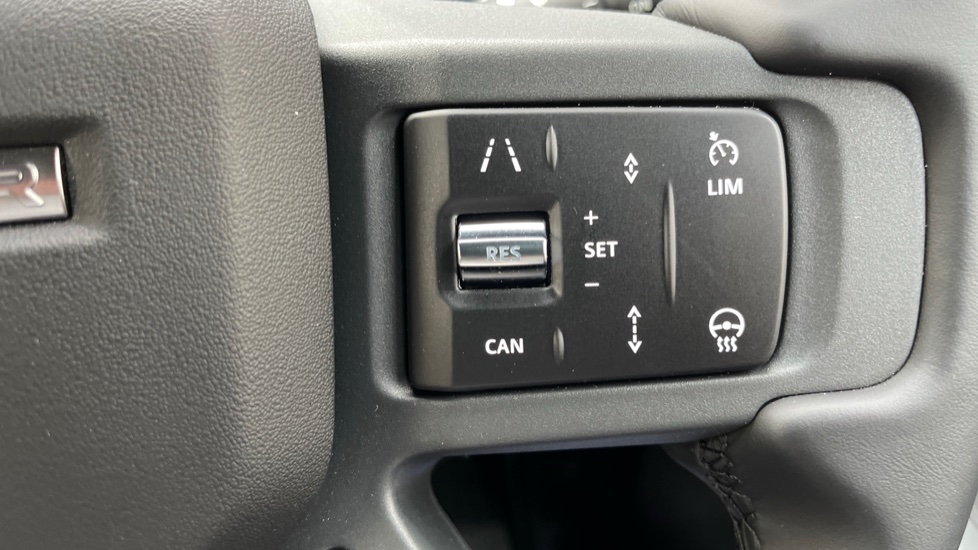 Land Rover Defender 3.0 D250 X-Dynamic S 110 5dr Auto Diesel Estate - Image 34
