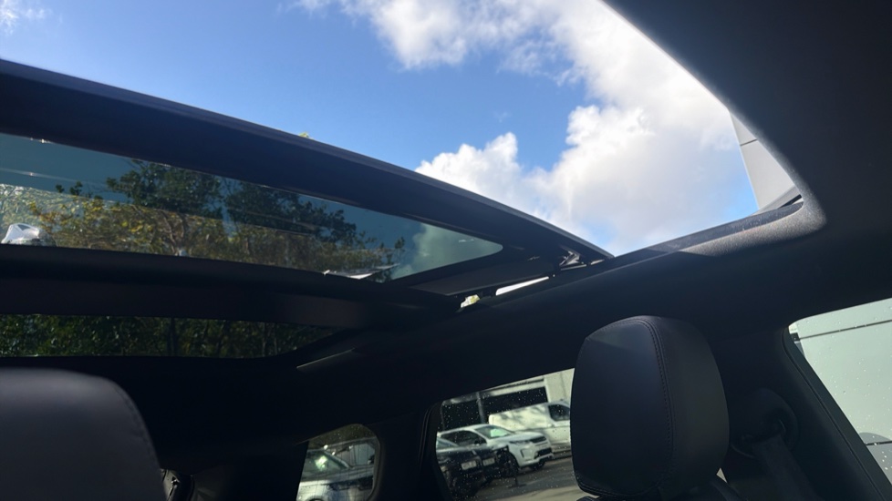 Land Rover Range Rover Evoque 2.0 D200 Dynamic HSE 5dr Auto Diesel Hatchback - Image 37