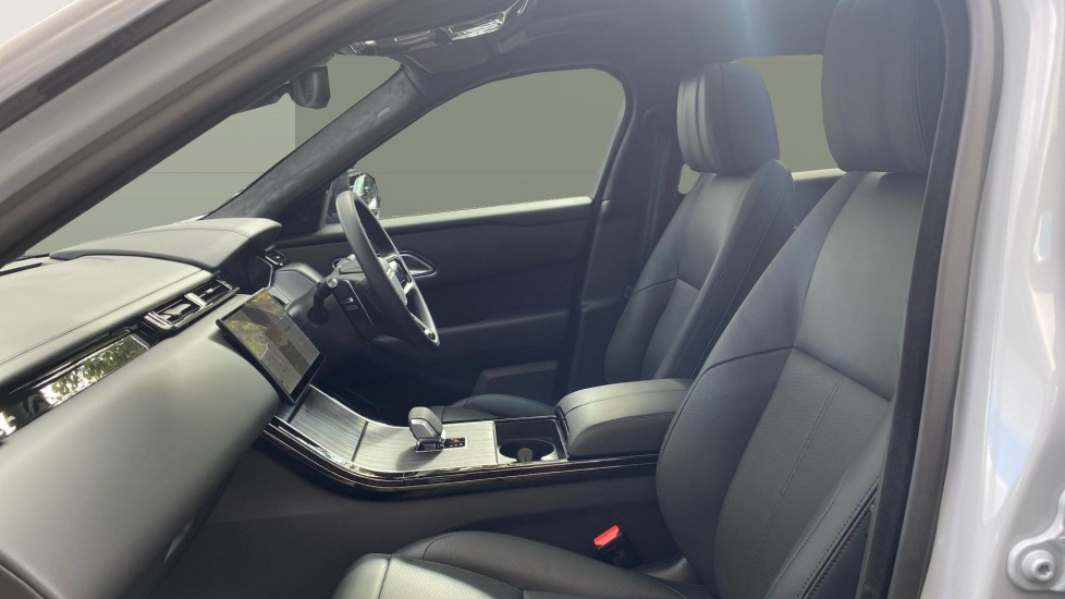 Land Rover Range Rover Velar 2.0 D200 MHEV Autobiography 5dr Auto [Revised] Diesel Estate - Image 3