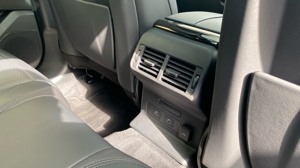 Land Rover Range Rover Velar 2.0 D200 MHEV Autobiography 5dr Auto [Revised] Diesel Estate - Image 18